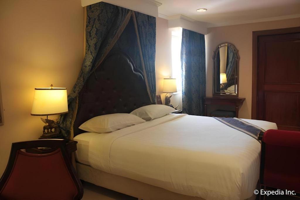 Subic Bay Venezia Hotel Olongapo Exterior photo