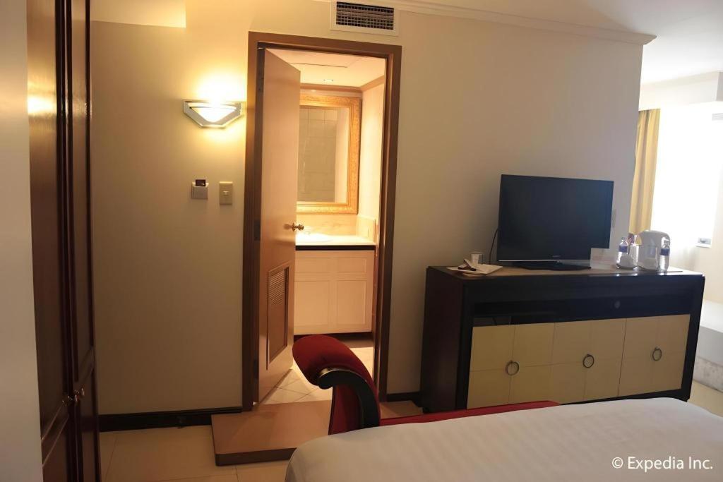 Subic Bay Venezia Hotel Olongapo Exterior photo