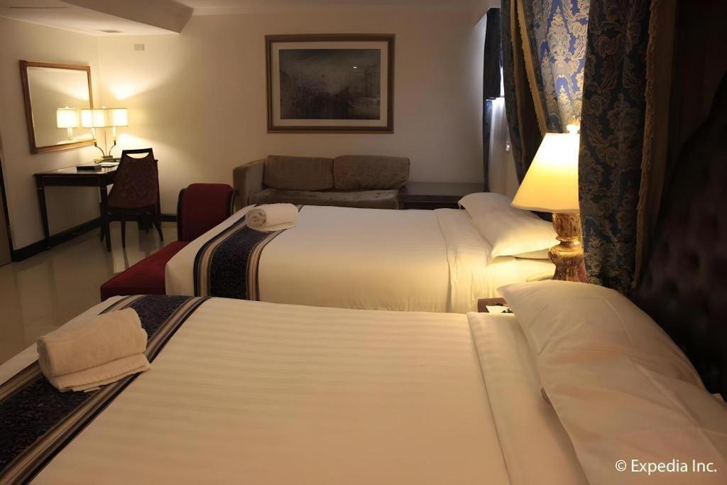 Subic Bay Venezia Hotel Olongapo Exterior photo