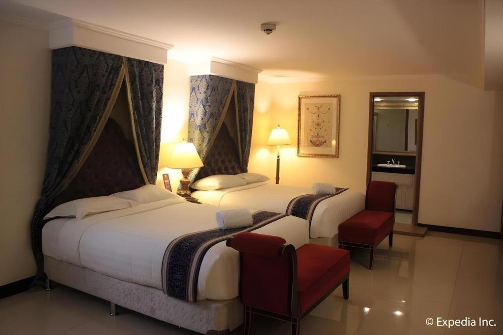 Subic Bay Venezia Hotel Olongapo Exterior photo