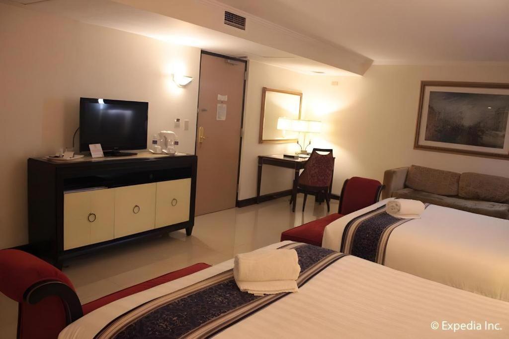 Subic Bay Venezia Hotel Olongapo Exterior photo