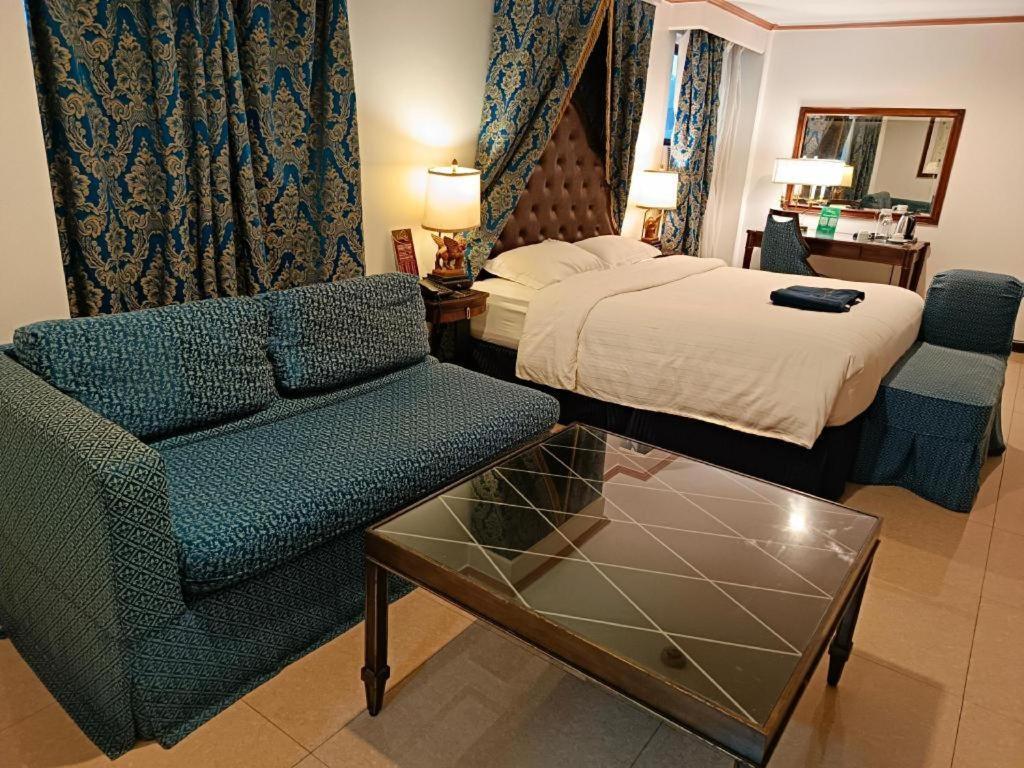 Subic Bay Venezia Hotel Olongapo Exterior photo