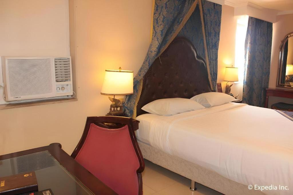 Subic Bay Venezia Hotel Olongapo Exterior photo